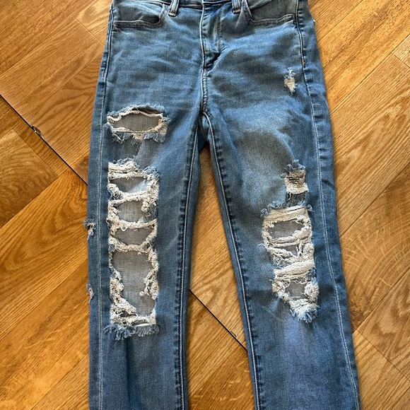 American Eagle Outfitters - Picture 3 of 10